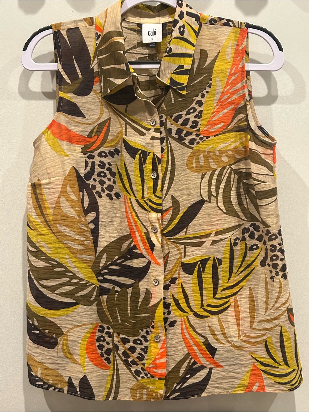 NEW WITHOUT TAGS CaBi Sleeveless Animal Print Tropical Blouse Size Small